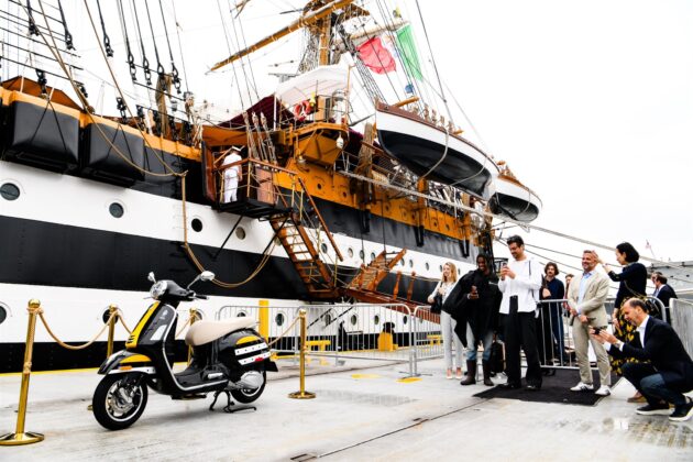Piaggio pr&auml;sentiert ein exklusives Unikat von Vespa in New York an Bord der Amerigo Vespucci