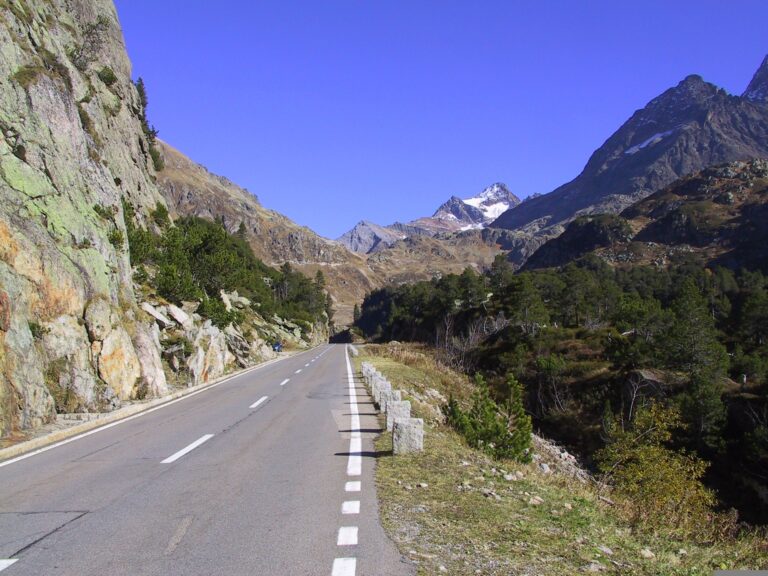 Neue restriktive Fahrverbote in Südtirol betreffen zahlreiche Alpenpässe
