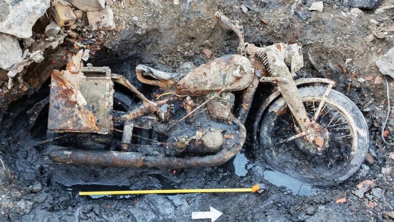 Historischer Scheunenfund unter Wasser: Der spektakuläre Fund der DKW NZ 350-1 in der Donau